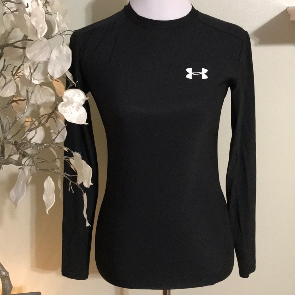 UNDER ARMOUR FITTED TOP